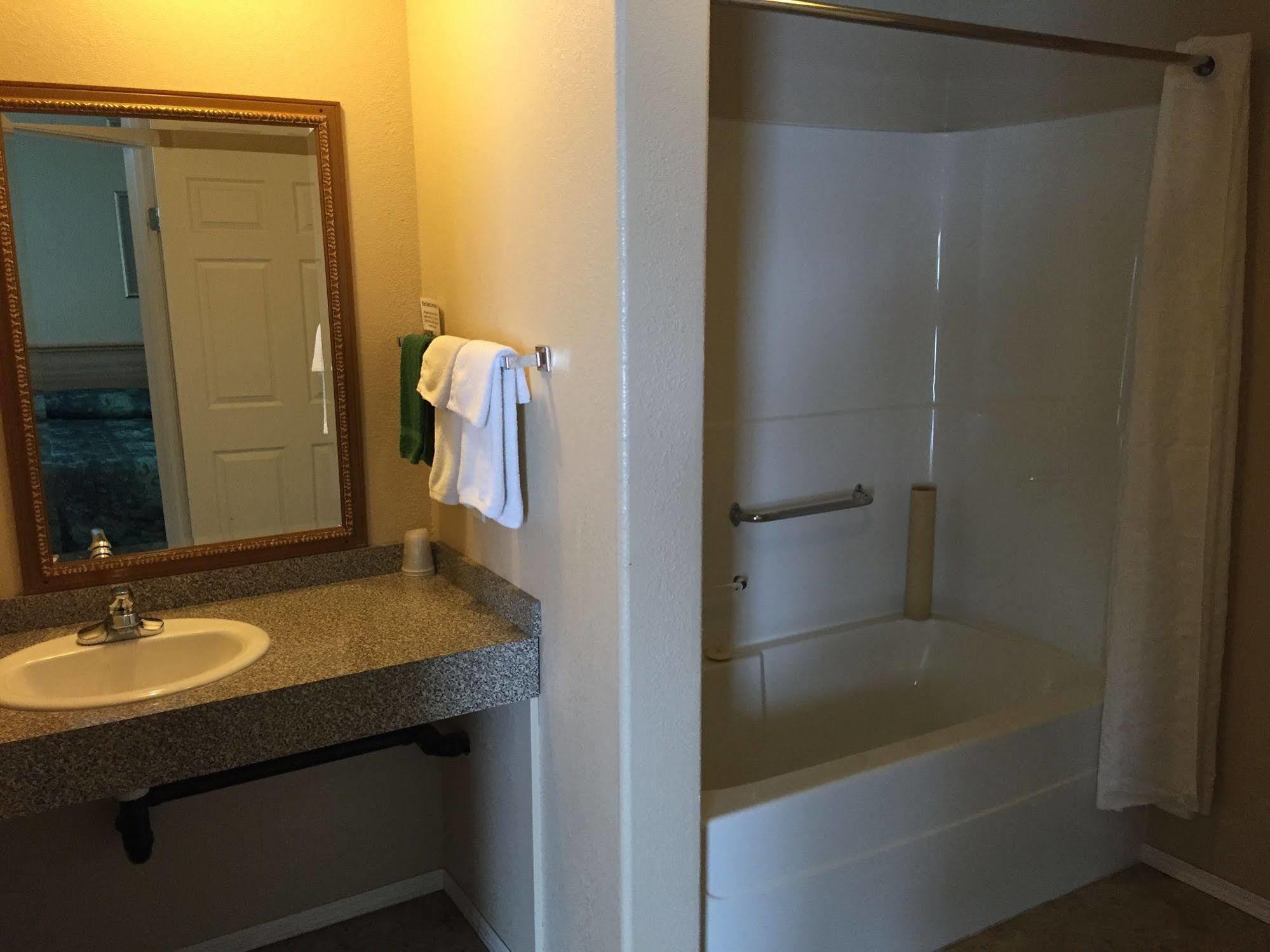 King'S Hotel & Motel By Elevate Rooms Shaunavon Εξωτερικό φωτογραφία